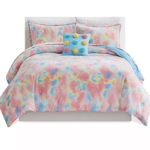 URBAN DREAMS
Sokka Fleece Comforter Set NWT